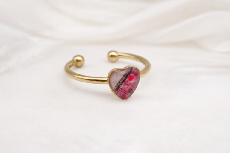 Anillo con cenizas y/o pelo corazón dorado